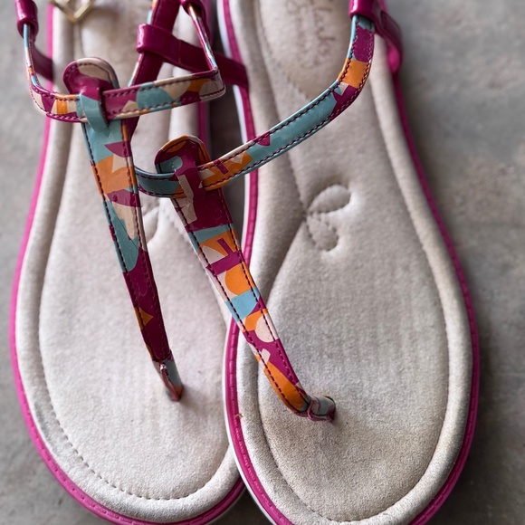 Clarks Slippers - Picture 1 of 3
